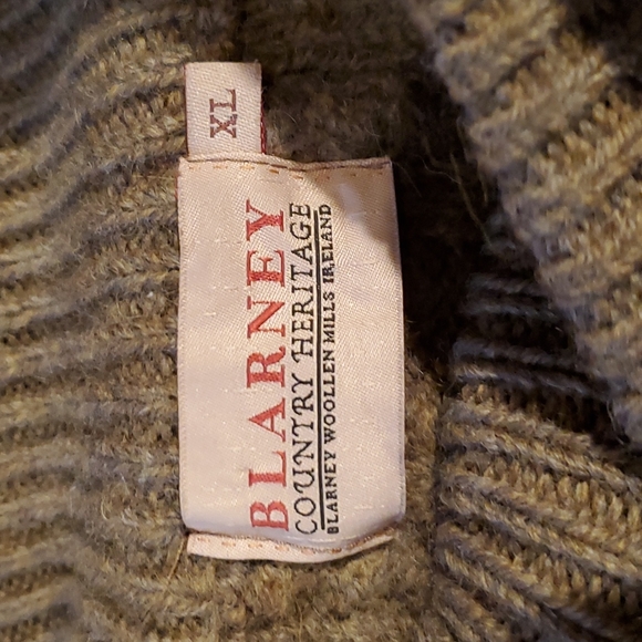 100% Irish, 100% Wool, Moss Green, Gorgeous Cable Knit Sweater - Picture 3 of 3